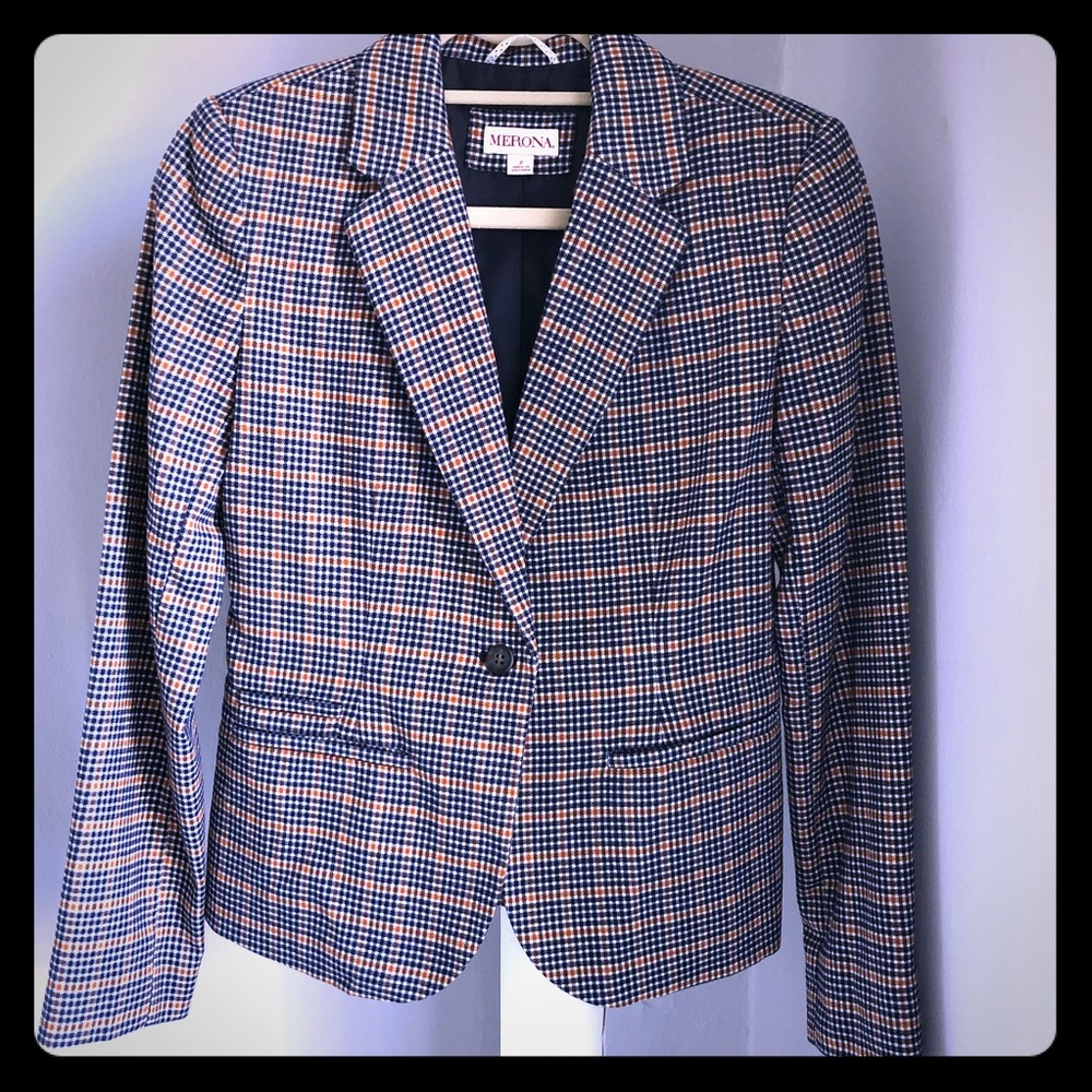 Trés Chic, Plaid blazer